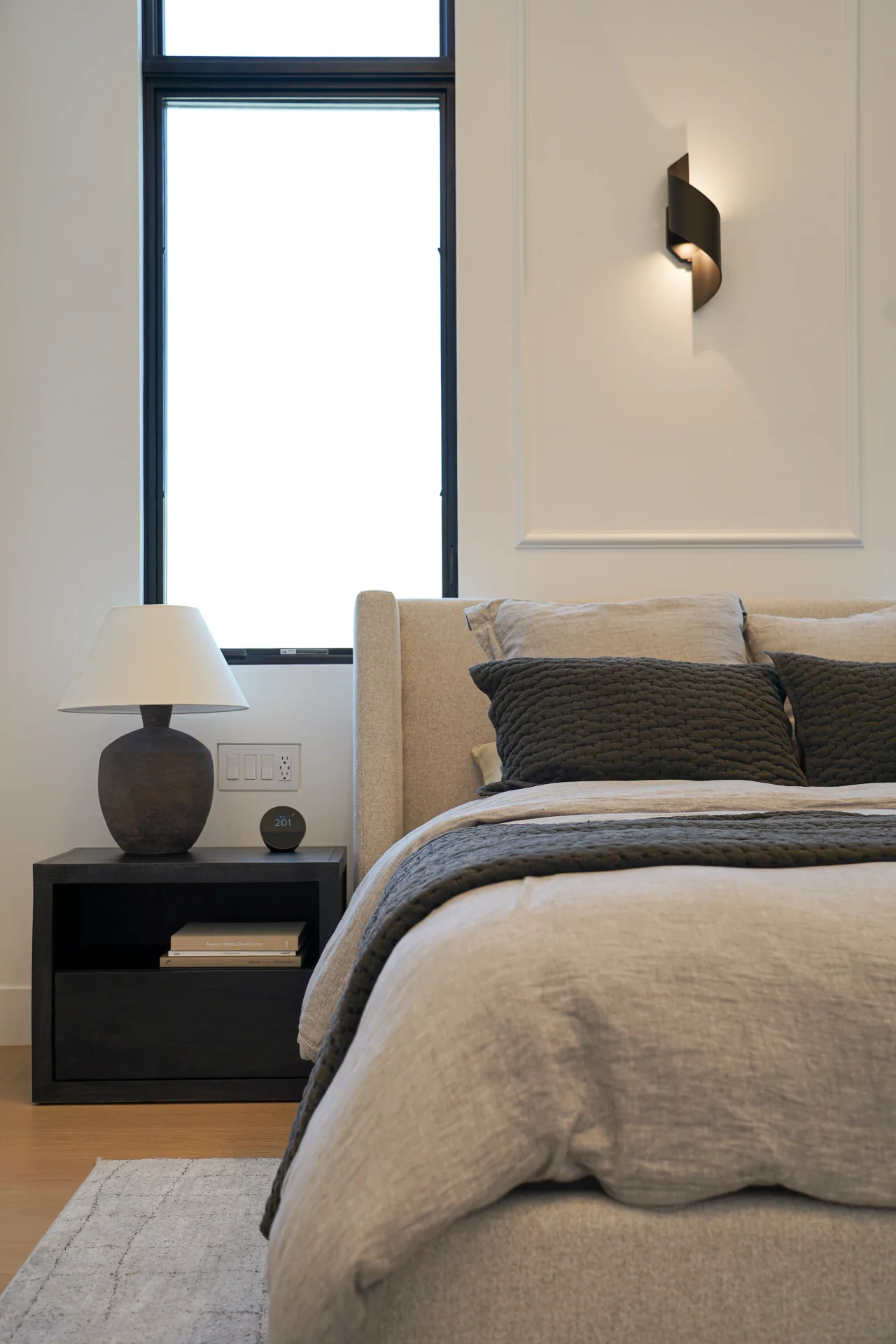 Bedroom window and wall light at Rio Flora Place.