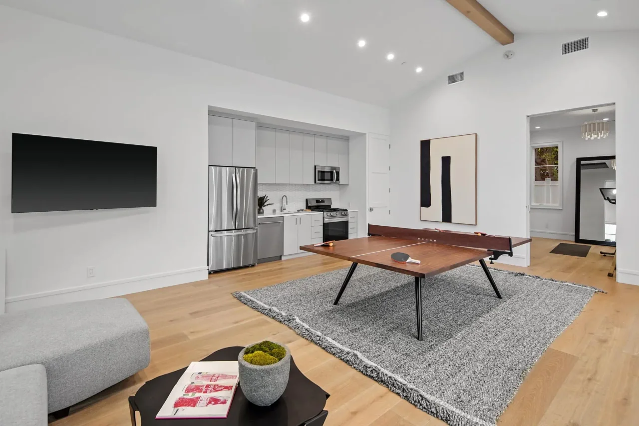 Games room and fitted bar at South Bundy Drive.